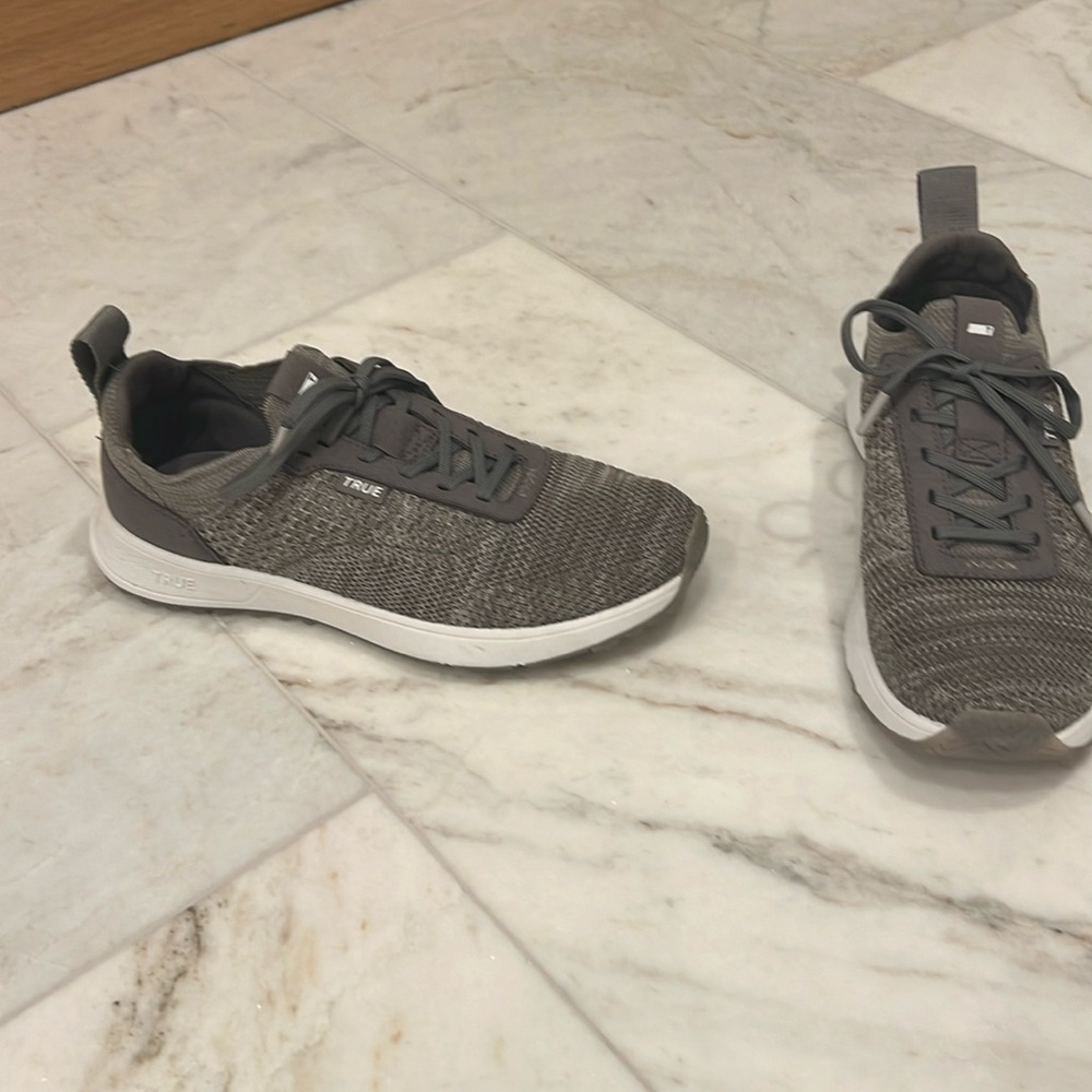 True Golf shoes Men size 8, Women size 9.5
